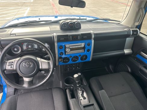 Used 2007 Toyota FJ Cruiser Base image 12