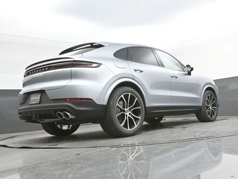Used 2026 Porsche Cayenne S AWD/4WD image 15