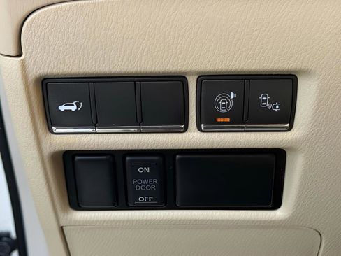 Used 2016 INFINITI QX80 4WD w/ Deluxe Technology Package image 15
