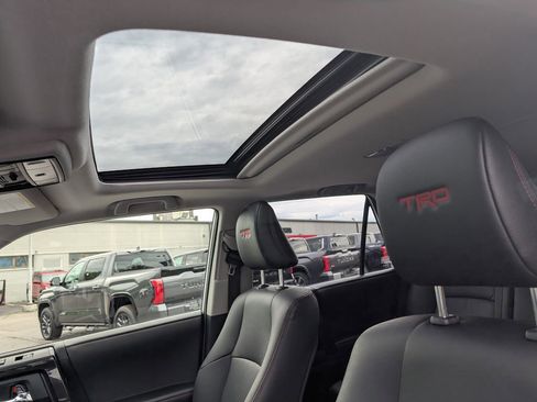 Used 2023 Toyota 4Runner TRD Off-Road Premium w/ Moonroof Package AWD/4WD image 23