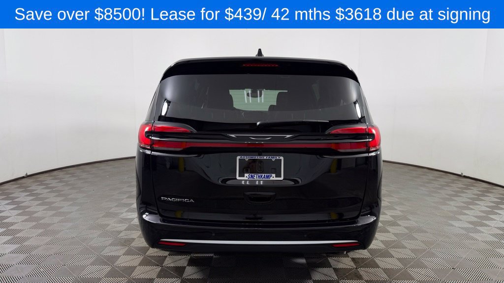 New 2027 Chrysler Pacifica Select FWD image 7