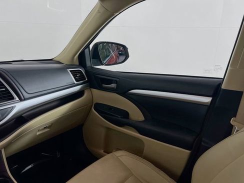 Used 2016 Toyota Highlander XLE FWD image 21