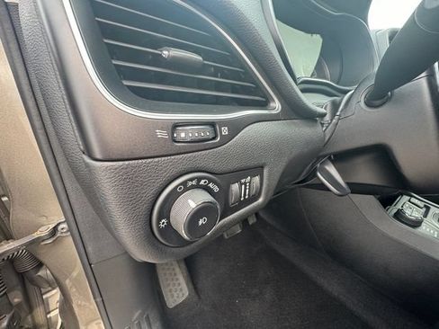 Used 2020 Jeep Cherokee Trailhawk w/ Cold Weather Group AWD/4WD image 22