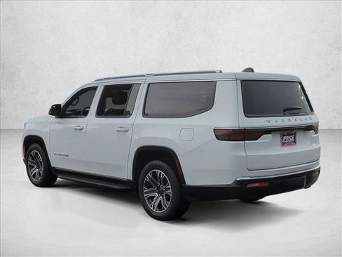 Used 2024 Jeep Wagoneer L Series II RWD image 8