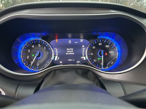 Used 2025 Chrysler Pacifica Select image 21