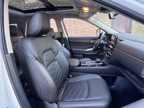 Used 2024 Nissan Pathfinder Platinum w/ Cargo Package image 8