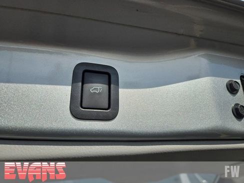 Used 2019 Toyota Highlander Limited image 32