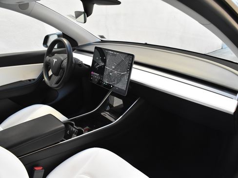 Used 2021 Tesla Model Y Long Range image 28