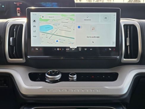 Used 2025 Ford Expedition Active image 16