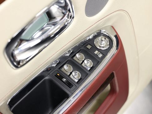 Used 2013 Rolls-Royce Ghost RWD image 12