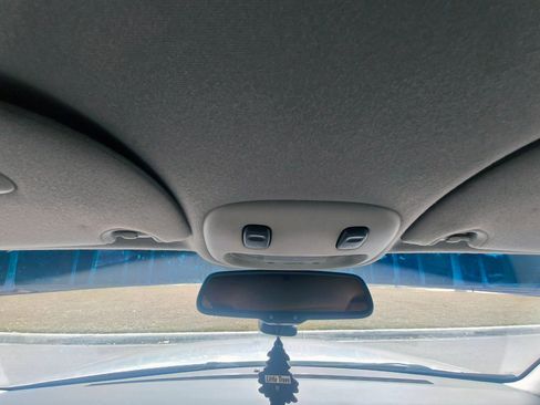 Used 2006 Lincoln Town Car Signature image 25