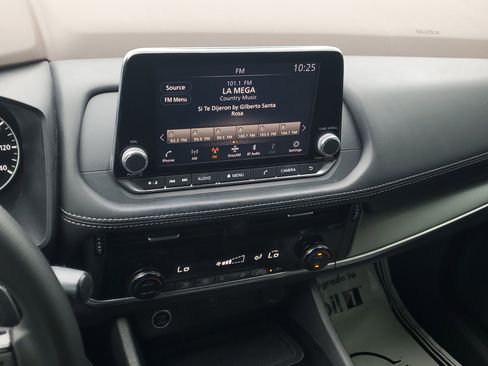 Used 2021 Nissan Rogue SV image 24