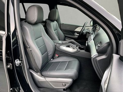 Certified 2025 Mercedes-Benz GLS 450 4MATIC image 9