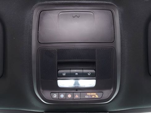 Used 2025 GMC Acadia AT4 w/ Luxury Package image 19