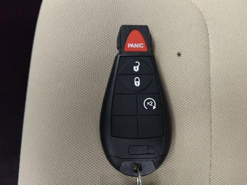 Used 2021 Jeep Cherokee Latitude FWD image 32