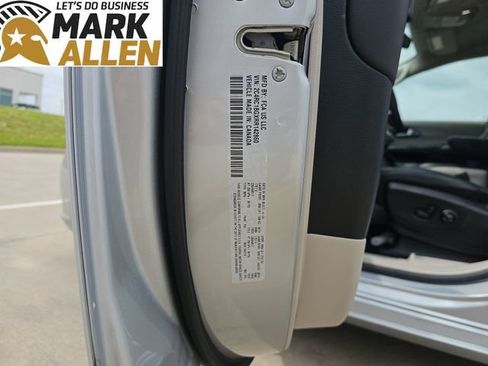 Used 2024 Chrysler Pacifica Touring-L FWD image 34