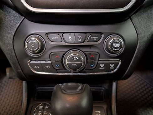 Used 2022 Jeep Cherokee Trailhawk w/ Sun, Sound & Nav Group AWD/4WD image 22