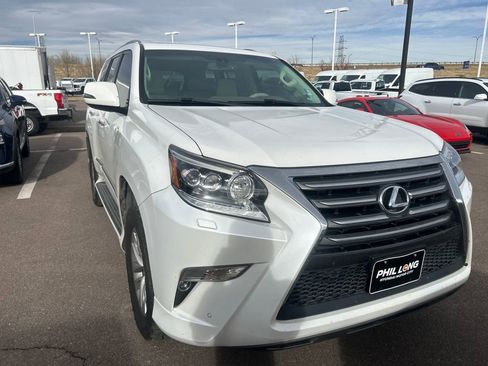 Used 2019 Lexus GX 460 image 3