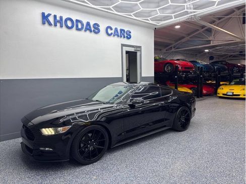 Used 2016 Ford Mustang Coupe RWD image 2