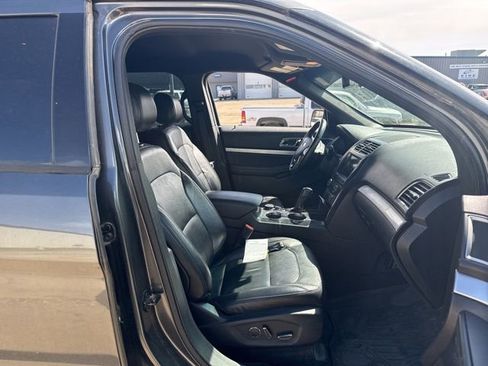 Used 2017 Ford Explorer XLT w/ Equipment Group 202A image 20