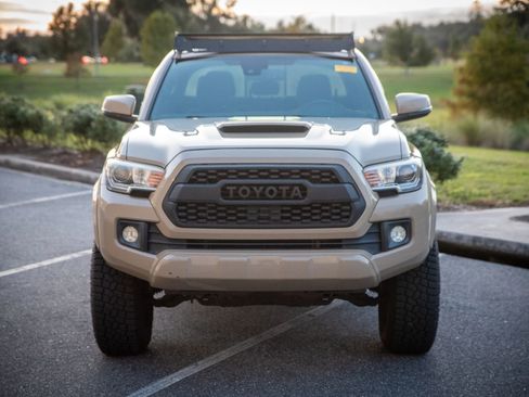 Used 2019 Toyota Tacoma TRD Sport image 9