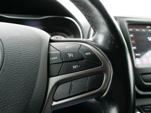 Used 2021 Jeep Cherokee Latitude Lux w/ Comfort/Convenience Group image 23