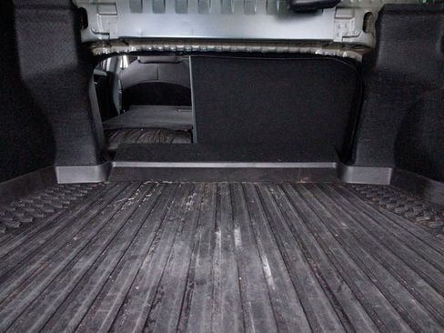 Used 2018 Toyota Camry LE image 29