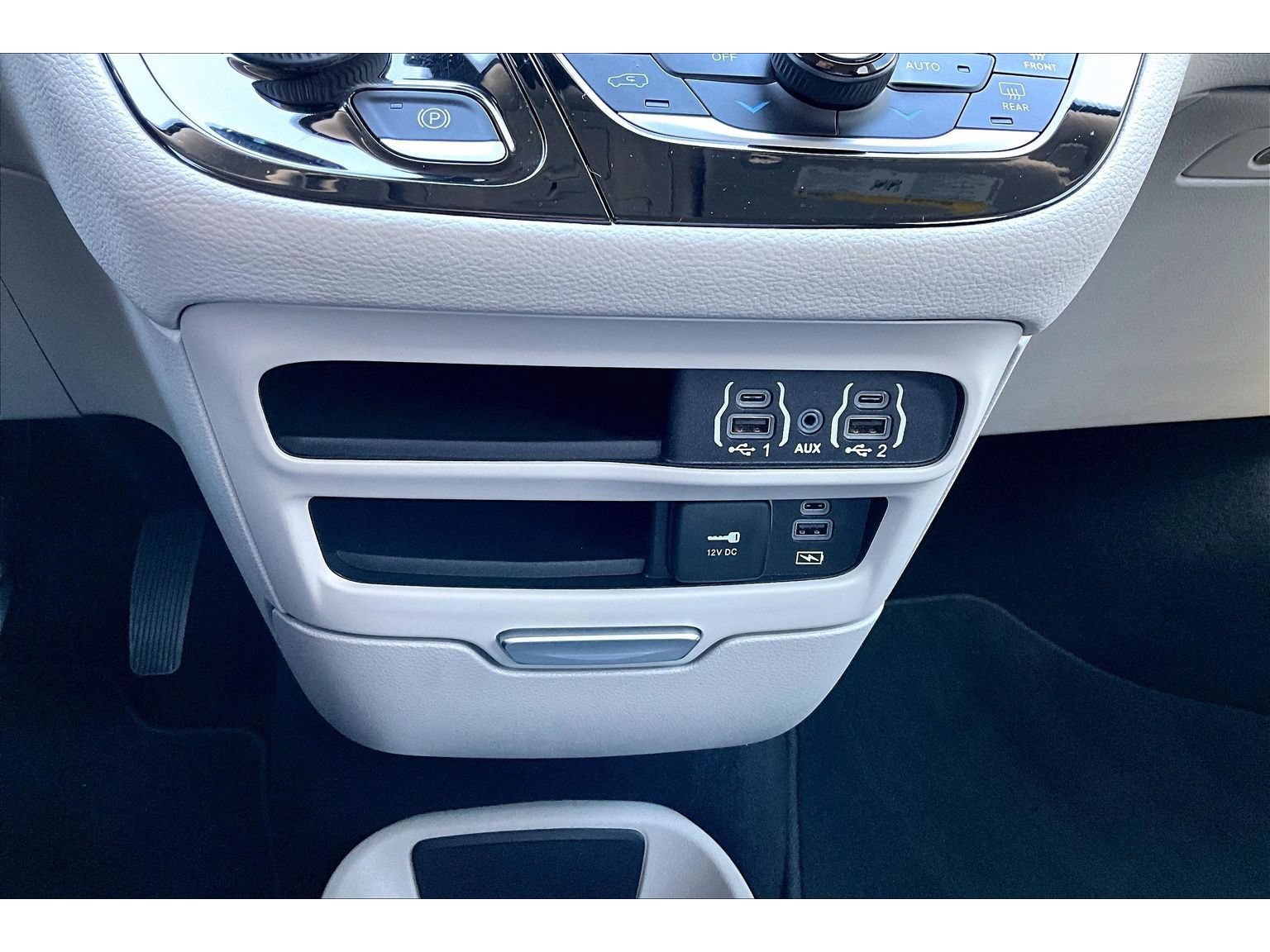 Certified 2022 Chrysler Pacifica Touring-L FWD image 27