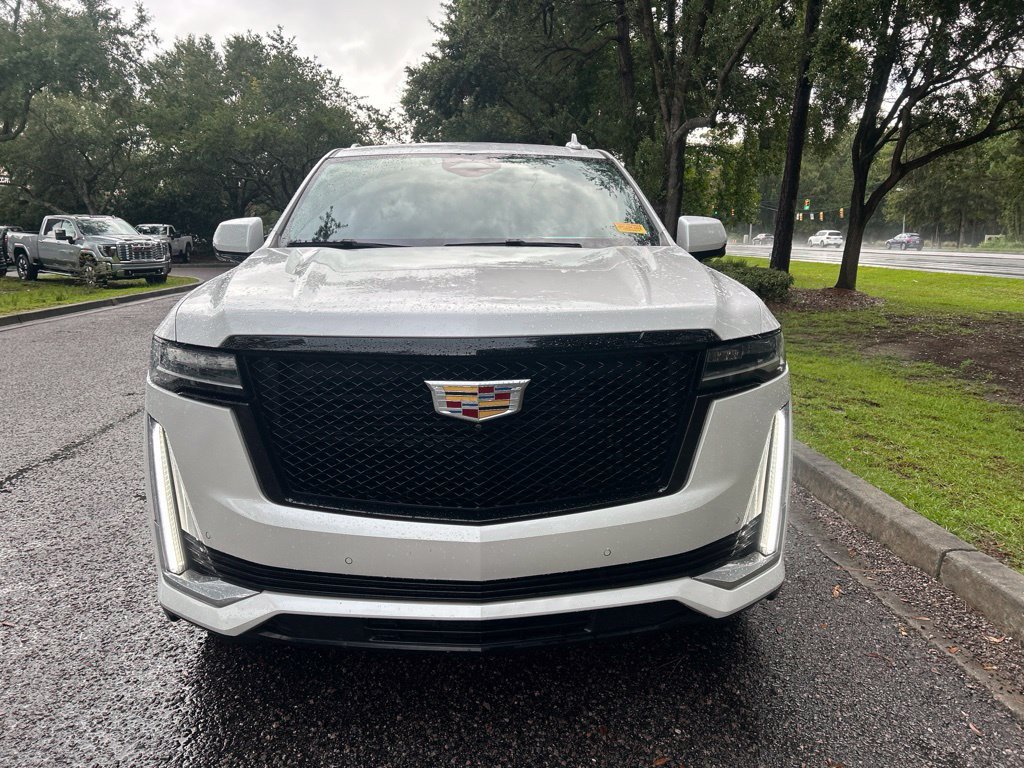Used 2021 Cadillac Escalade Premium Luxury RWD image 3