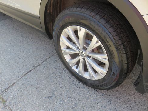 Used 2019 Volkswagen Tiguan SE w/ Panoramic Sunroof Package AWD/4WD image 37