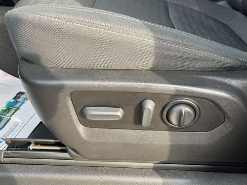 Used 2021 Chevrolet Silverado 1500 LT image 22