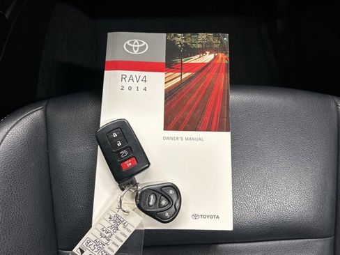 Used 2014 Toyota RAV4 Limited image 29