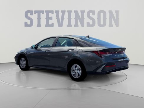 New 2026 Hyundai Elantra SE FWD image 4
