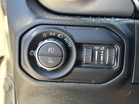 Used 2022 Jeep Gladiator Sport AWD/4WD image 21