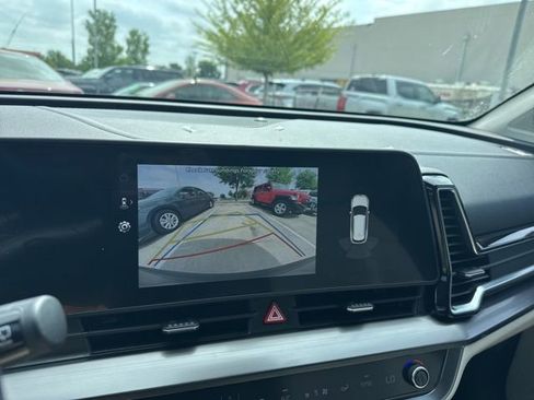 Used 2023 Kia Sportage EX image 11