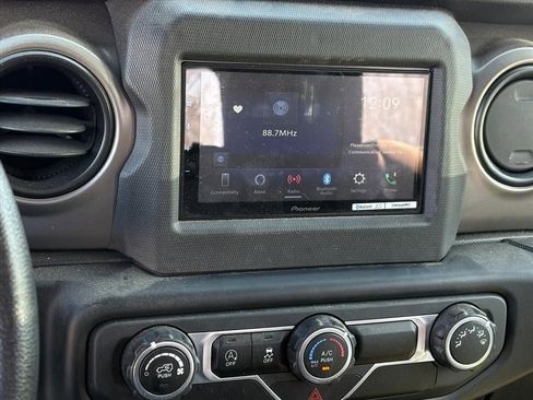 Used 2020 Jeep Wrangler Sport image 11