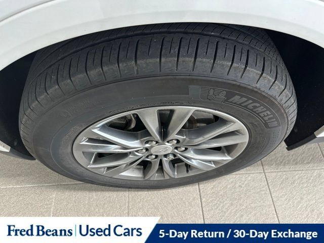 Used 2021 Cadillac XT5 Premium Luxury AWD/4WD image 2