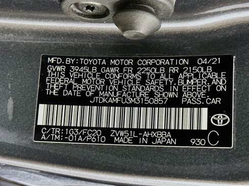 Used 2021 Toyota Prius L Eco w/ Carpet Mat Package (TMS) FWD image 12