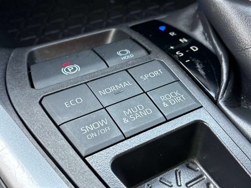 Used 2024 Toyota RAV4 LE AWD/4WD image 29