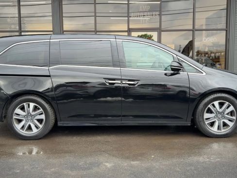 Used 2017 Honda Odyssey Touring Elite image 2