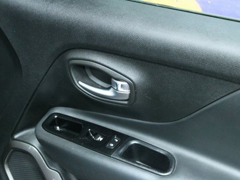 Used 2020 Jeep Renegade Limited image 11