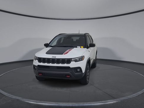 Certified 2026 Jeep Compass Trailhawk AWD/4WD image 8