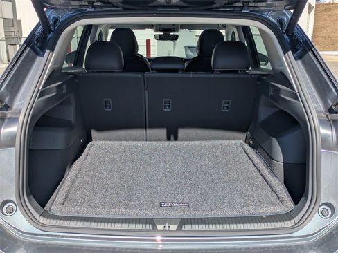 New 2025 Volkswagen Tiguan SE image 12