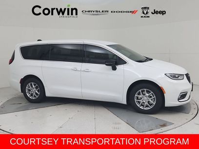 New 2026 Chrysler Pacifica Select