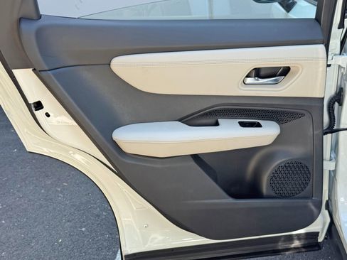 Used 2024 Nissan Ariya FWD image 38