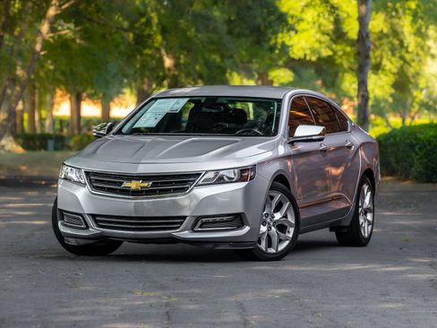 Used 2018 Chevrolet Impala Premier FWD image 2