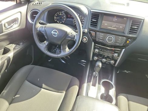 Used 2020 Nissan Pathfinder SV image 16