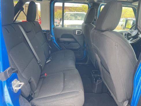 Used 2022 Jeep Wrangler Unlimited Sahara w/ Cold Weather Group image 19