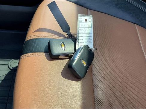 Used 2021 Chevrolet Silverado 1500 High Country w/ Technology Package image 11