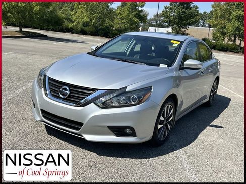 Used 2016 Nissan Altima 2.5 SL w/ 2.5 Technology w/LED Package FWD image 3